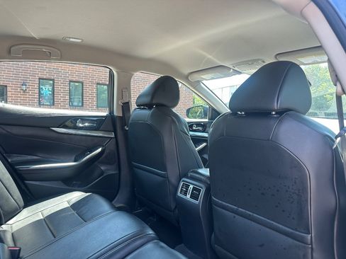 Used 2021 Nissan Maxima 3.5 SV w/ Floor Mat Group FWD image 17