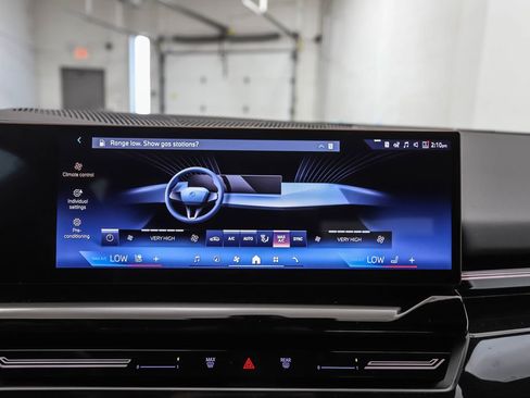 Used 2026 BMW 530i xDrive 530i xDrive w/ Premium Package image 15