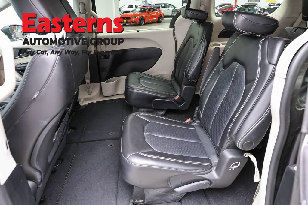 Used 2023 Chrysler Pacifica Touring-L FWD image 22