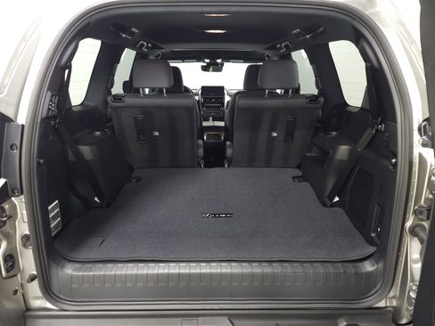 Used 2023 Lexus GX 460 Premium w/ Accessory Package AWD/4WD image 8