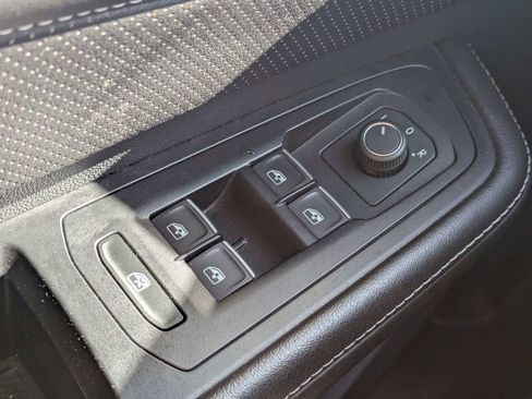 Used 2024 Volkswagen Atlas Cross Sport SE image 23