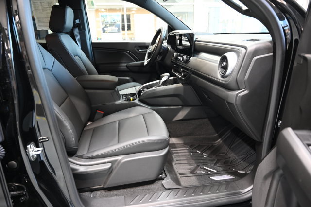 Used 2026 Chevrolet Colorado LT w/ LT Convenience Package AWD/4WD image 11