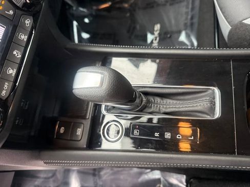 Used 2023 Nissan Kicks SR w/ SR Premium Package image 18