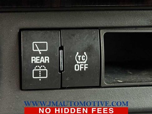 Used 2017 Chevrolet Traverse LT w/ Style and Technology Package image 34