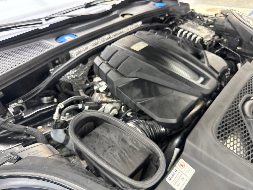 Used 2020 Porsche Macan Turbo AWD/4WD image 80