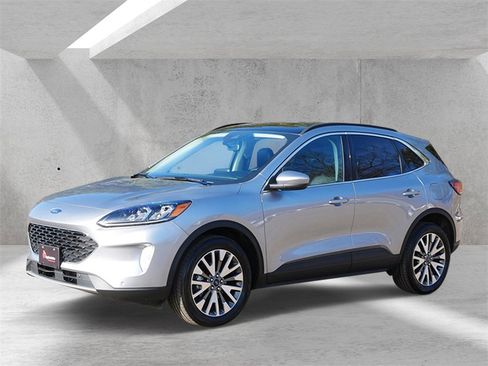 Certified 2022 Ford Escape Titanium image 6