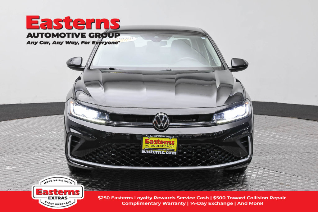 Used 2025 Volkswagen Jetta SE FWD image 3