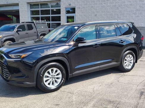 Used 2024 Toyota Grand Highlander AWD image 10