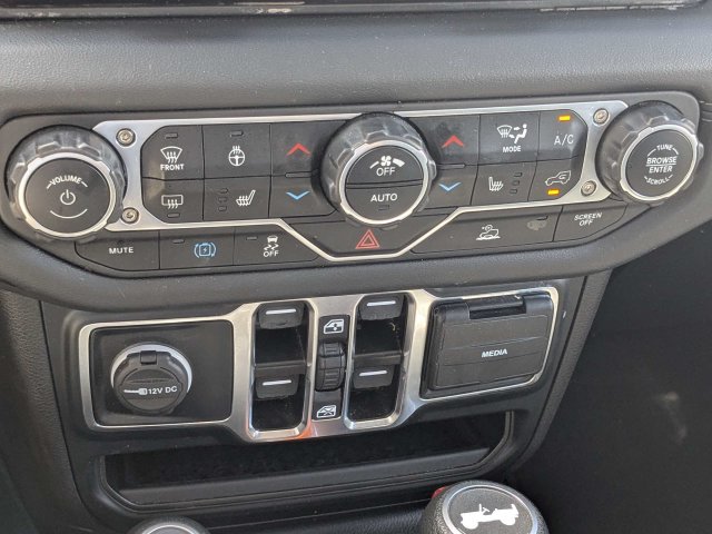 Used 2024 Jeep Wrangler Unlimited Sahara AWD/4WD image 23