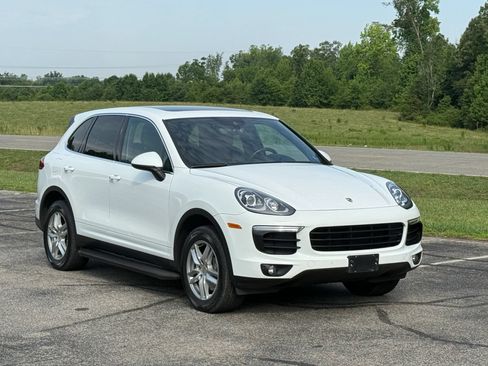 Used 2016 Porsche Cayenne AWD/4WD image 1