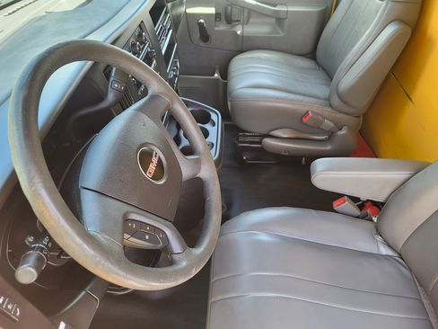 Used 2017 GMC Savana 3500 RWD image 12