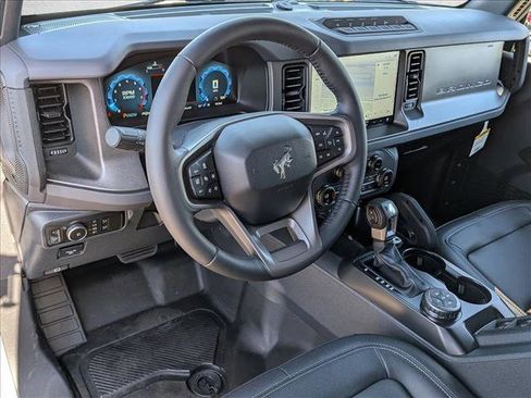 New 2025 Ford Bronco Badlands image 3