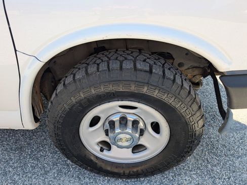 Used 2013 Chevrolet Express 3500 LT w/ LT Preferred Equipment Group RWD image 4