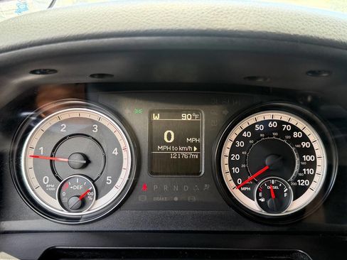 Used 2017 RAM 3500 Tradesman w/ Chrome Appearance Group AWD/4WD image 4