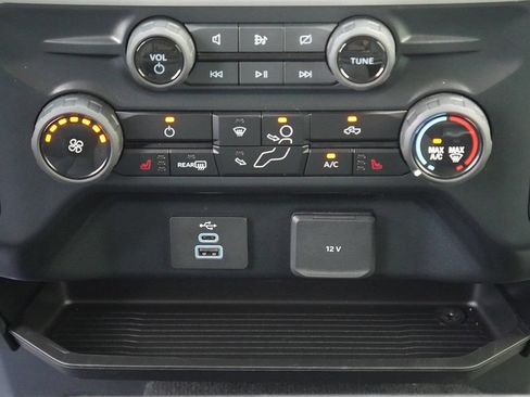 Used 2023 Ford F250 XLT w/ Black Appearance Package AWD/4WD image 24