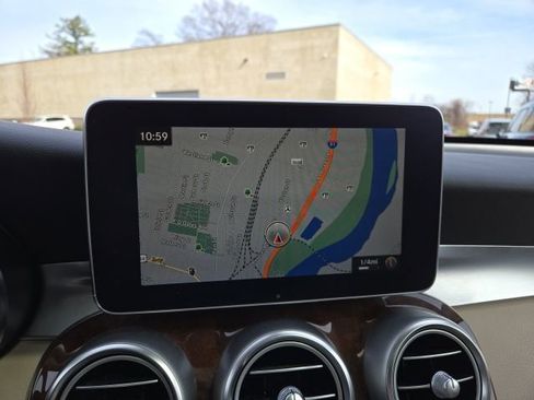 Used 2018 Mercedes-Benz GLC 300 4MATIC image 9