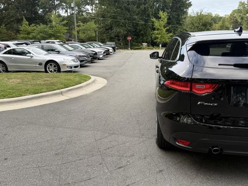 Used 2019 Jaguar F-PACE Premium image 16