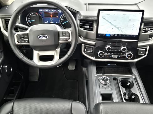 Used 2024 Ford Expedition XLT image 21
