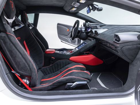 Used 2022 Lamborghini Huracan STO image 51