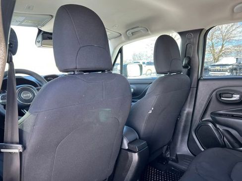 Used 2023 Jeep Renegade Latitude image 29