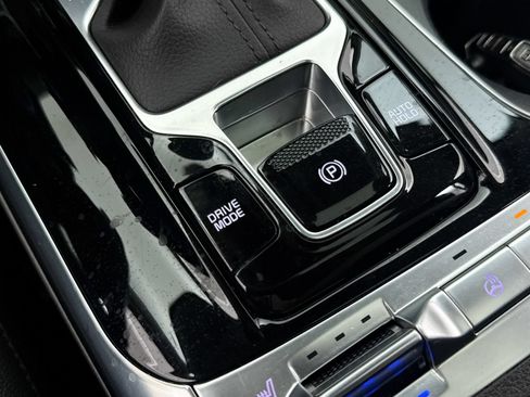 Certified 2023 Kia Carnival SX Prestige FWD image 11