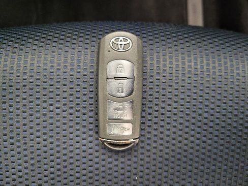Used 2019 Toyota Yaris LE FWD image 32
