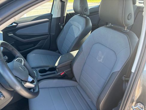 Used 2025 Volkswagen Jetta SE image 35