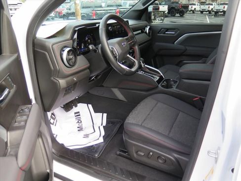 Used 2024 Chevrolet Colorado Z71 w/ Z71 Convenience Package 2 image 10