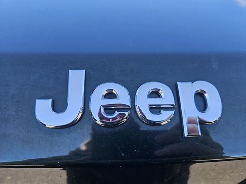 Used 2011 Jeep Liberty Sport image 16