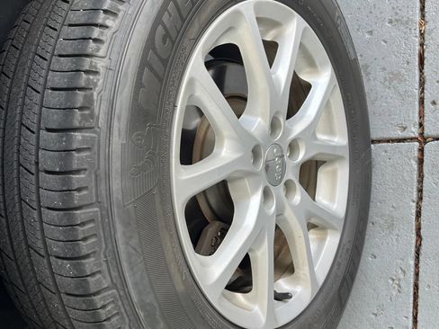 Used 2015 Jeep Cherokee Latitude w/ Cold Weather Group AWD/4WD image 12
