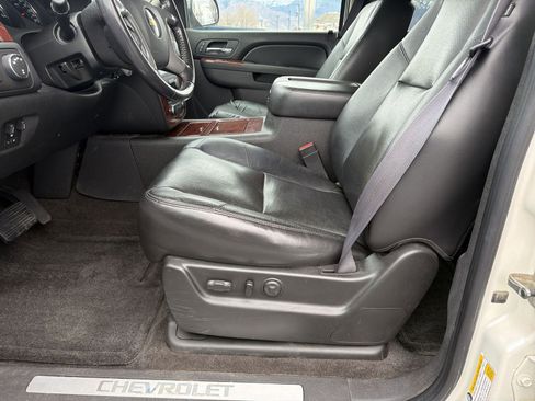 Used 2011 Chevrolet Avalanche LTZ image 22