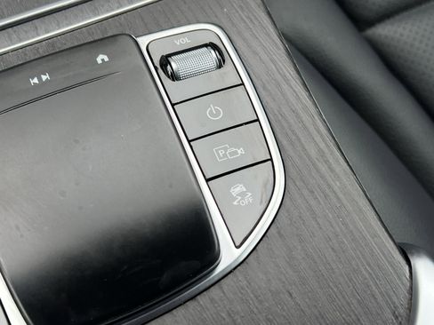 Used 2021 Mercedes-Benz GLC 300 4MATIC image 32