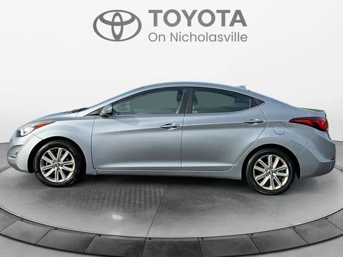 Used 2015 Hyundai Elantra SE w/ Option Group 03 FWD image 3
