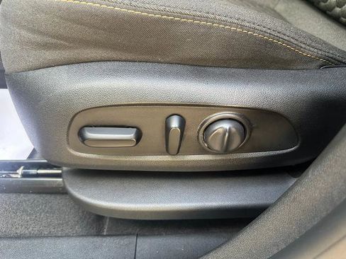 Used 2019 Chevrolet Equinox LT image 12