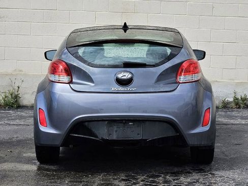 Used 2013 Hyundai Veloster w/ Style Pkg FWD image 4