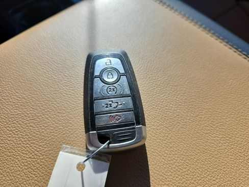 Used 2023 Ford F250 Lariat w/ Chrome Package image 39