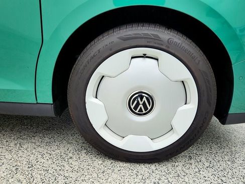 Used 2025 Volkswagen ID. Buzz 1st Edition RWD image 9
