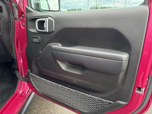 Used 2022 Jeep Wrangler Sport AWD/4WD image 8