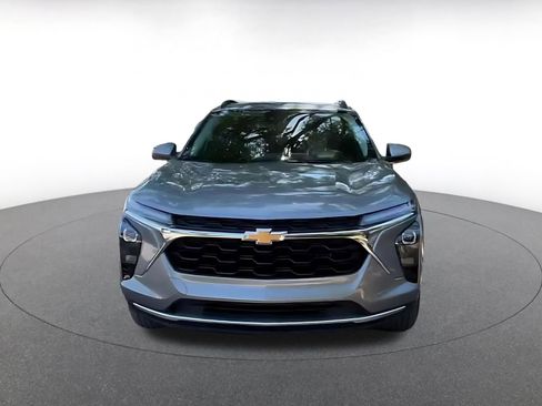 Used 2025 Chevrolet Trax LT w/ LT Convenience Package FWD image 3