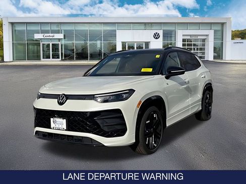 New 2026 Volkswagen Tiguan SE R-Line image 3