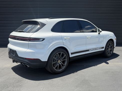 Certified 2024 Porsche Cayenne AWD/4WD image 9