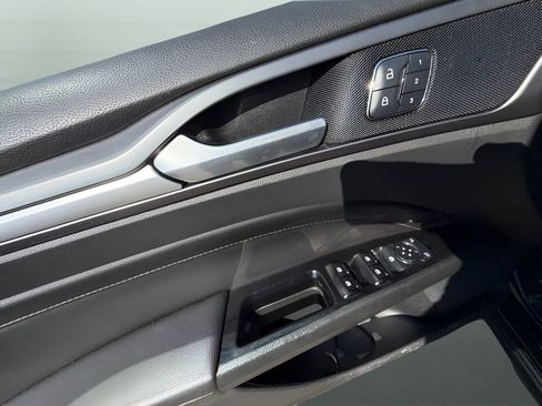 Used 2015 Ford Fusion Titanium image 11