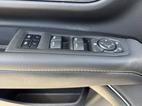 Used 2023 GMC Yukon SLT AWD/4WD image 15