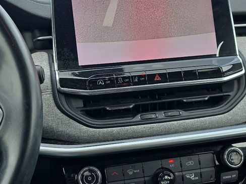 Used 2022 Jeep Compass Latitude AWD/4WD image 21