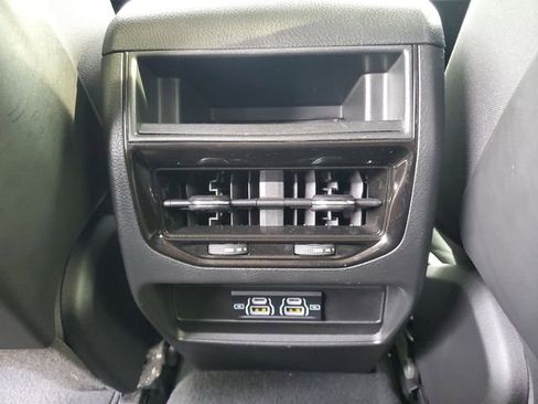 Used 2023 Jeep Grand Cherokee Laredo image 13