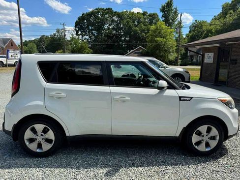 Used 2016 Kia Soul FWD image 6