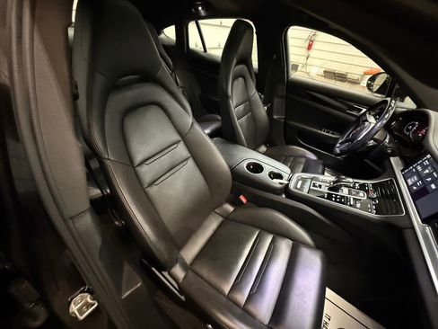 Used 2018 Porsche Panamera 4 image 25