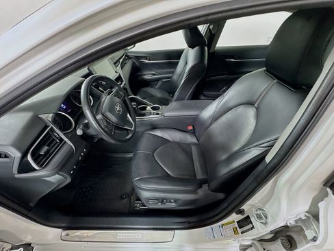 Used 2023 Toyota Camry XLE w/ Cold Weather Package image 18