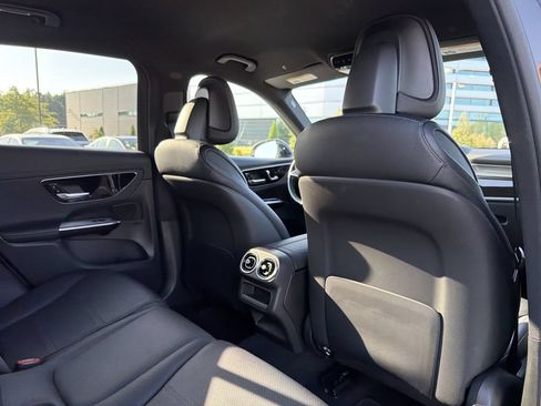 Used 2024 Mercedes-Benz GLC 300 w/ Winter Package image 17