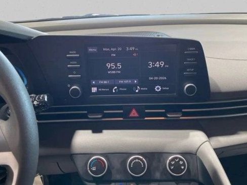 Used 2025 Hyundai Elantra SE image 21